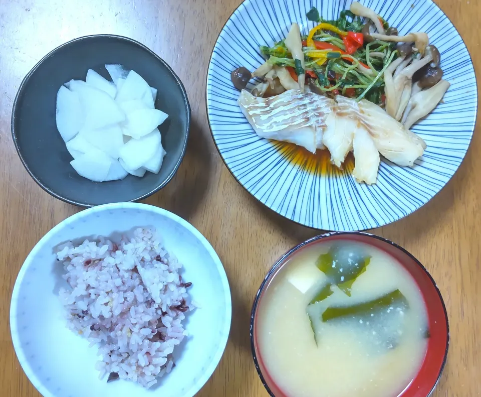 ７月１４日　鱈と野菜のレンジ蒸し　大根のうま塩漬け　豆腐とわかめのお味噌汁|いもこ。さん