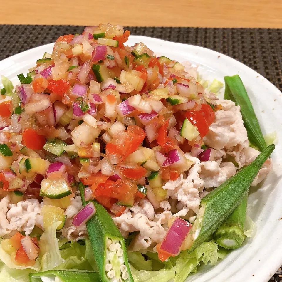 豚しゃぶサラダ🥗サルサソースかけ|みかんさん