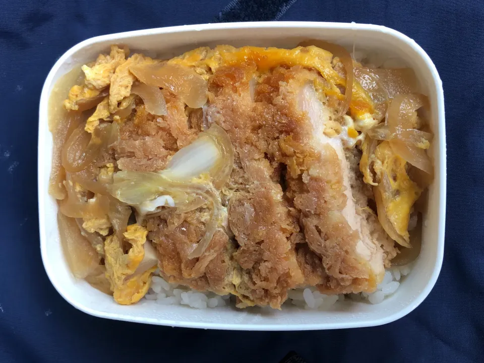 カツ丼弁当【昼めし】|超絶トルーマン石6さん