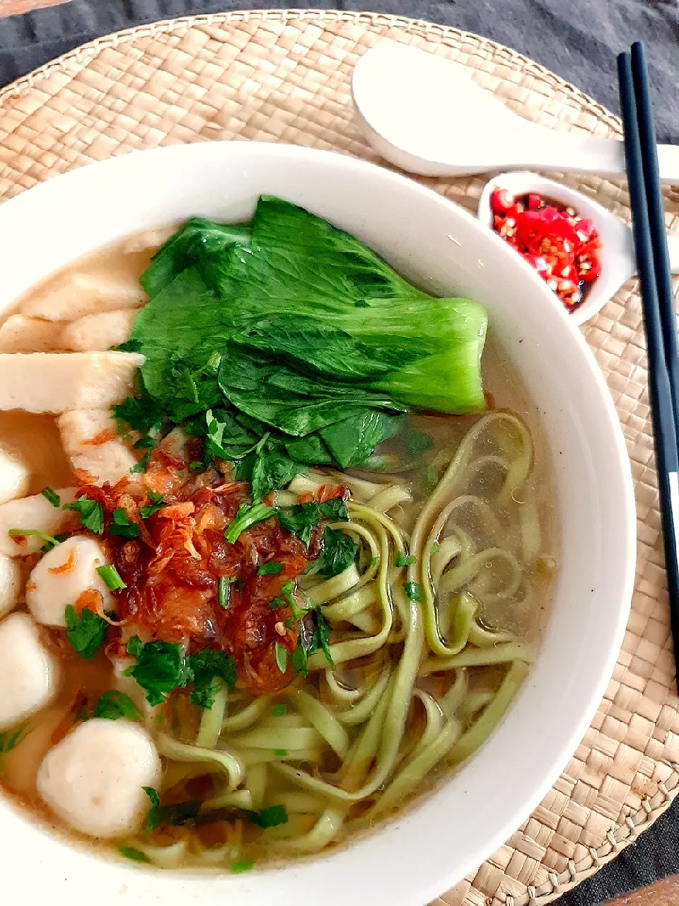 Quick lunch. Spinach fishballs noodle soup|YCさん