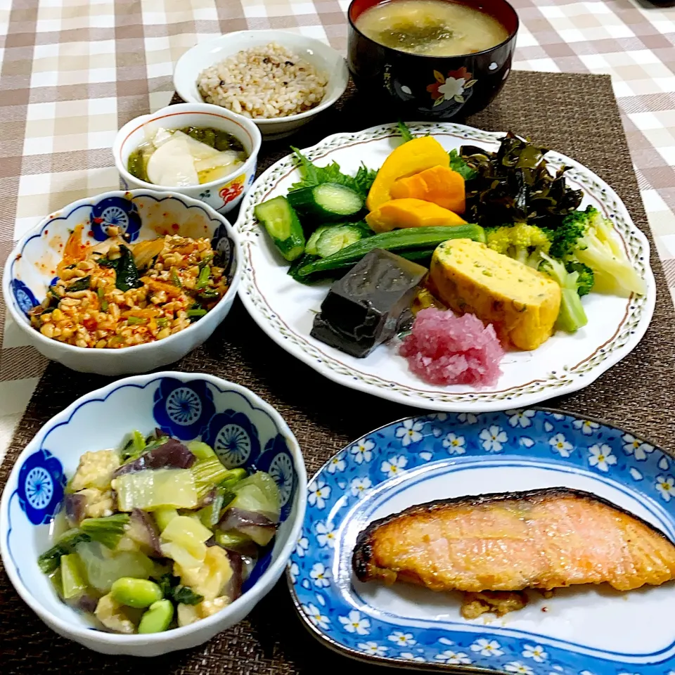 今日の夕ごはん★鮭の西京味噌焼き★茄子と青梗菜と枝豆の酢味噌和え…その他|riko30294さん