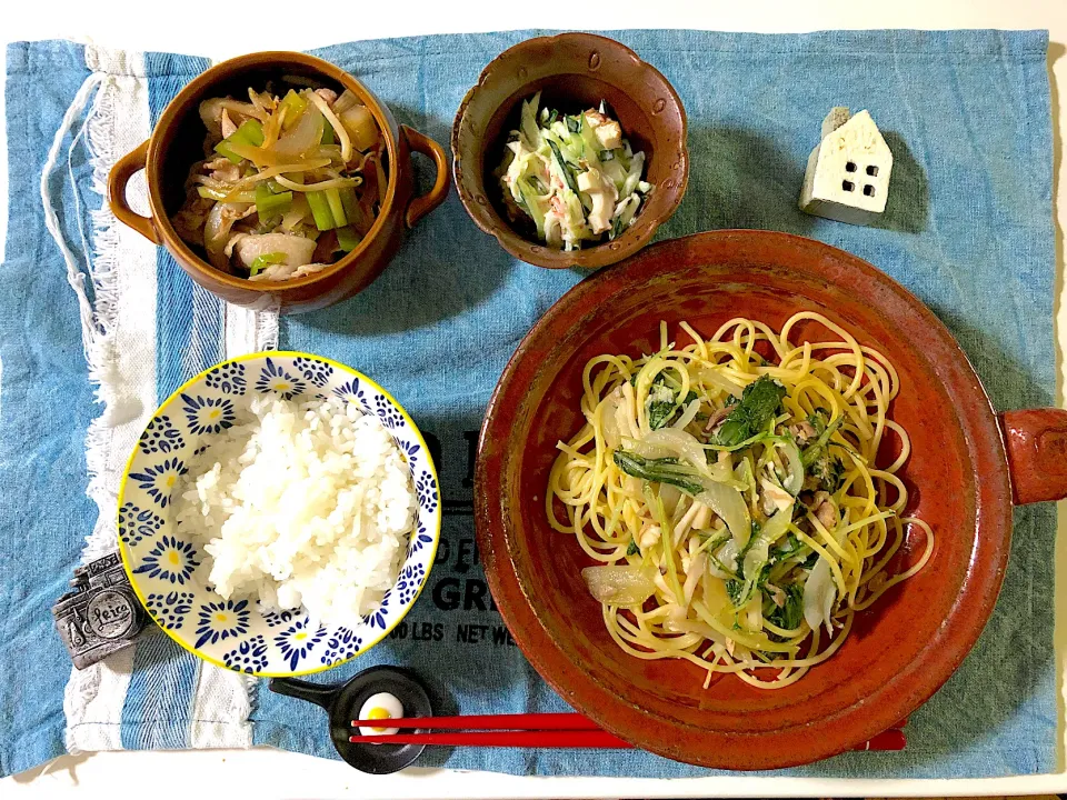 Snapdishの料理写真:✳︎ツナと水菜の塩麹スパゲティ✳︎豚肉と野菜の生姜焼き✳︎竹輪ときゅうりのデリサラダ|syamさん