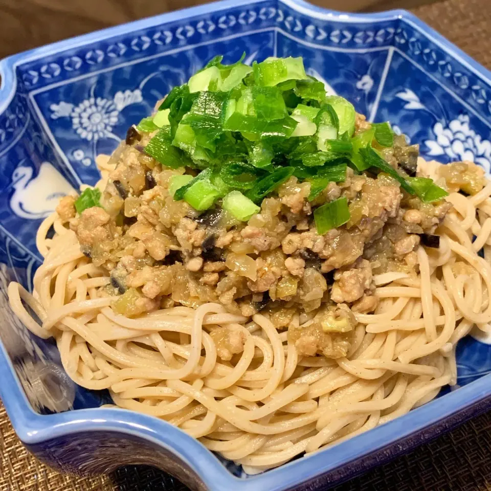 Snapdishの料理写真:蕎麦の肉味噌のせ🥢|みっこちゃんさん