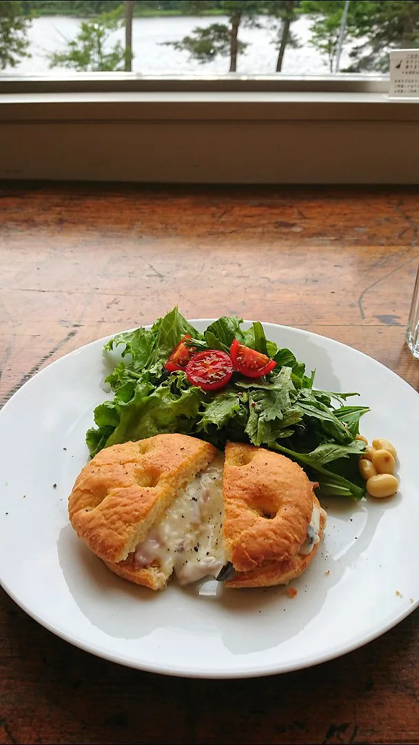 Snapdishの料理写真:米粉フォカッチャのクロックムッシュ🥪|ユミさん