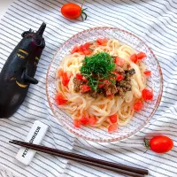 Snapdishの料理写真:万能*✩なすの肉みそ餡をたっぷり乗せたホット🔥なサラダうどん♪