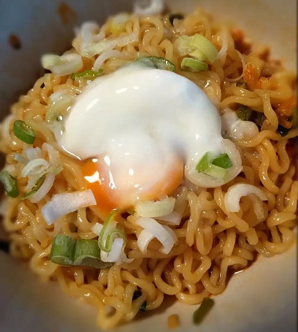 辛ラーメンキムチ味でまぜそば風♪|めめさん