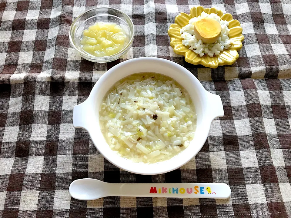 【離乳食】白菜ときのこのうどん、ゆでたまご、キウイ|sayaさん