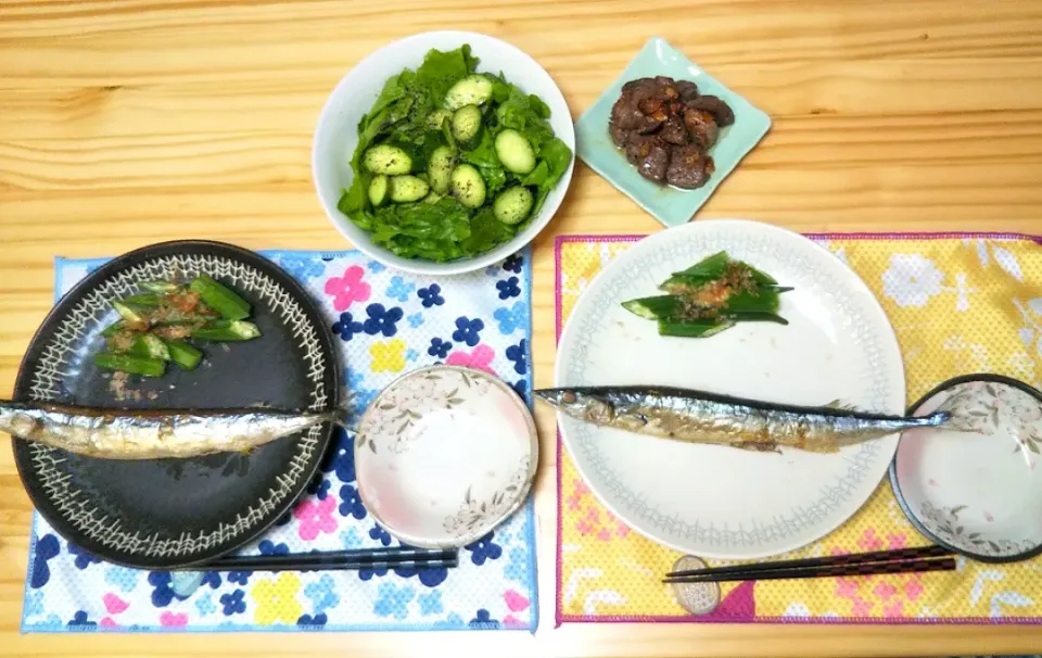 Snapdishの料理写真:さんまの塩焼き
オクラ
サラダ
お肉|ひろゴーヤさん