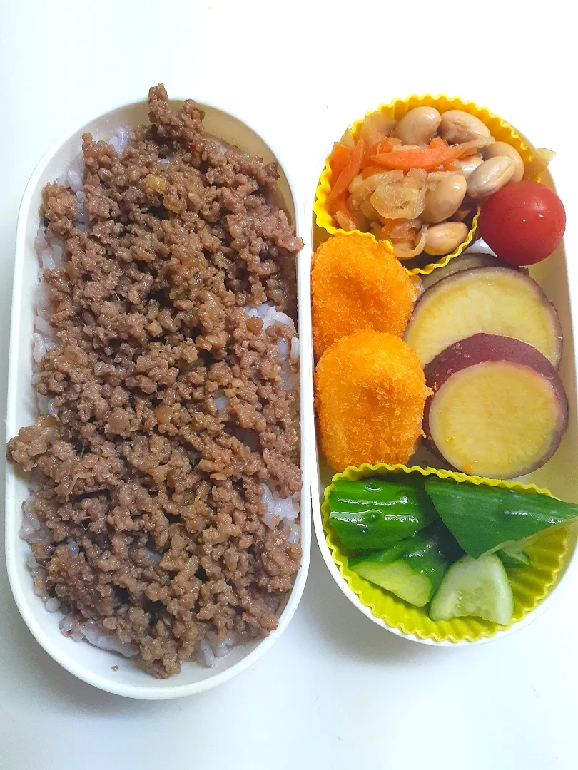 ☆中学生弁当☆そぼろごはん、切干大根、薩摩芋レモン煮、胡瓜浅漬け、カニクリームコロッケ、ミニトマト|ｼｮｺﾗさん