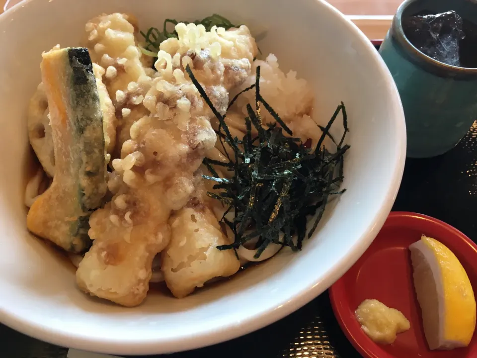 Snapdishの料理写真:賄いごはん　ちくわ天ぶっかけうどん|ようか✩.*˚さん