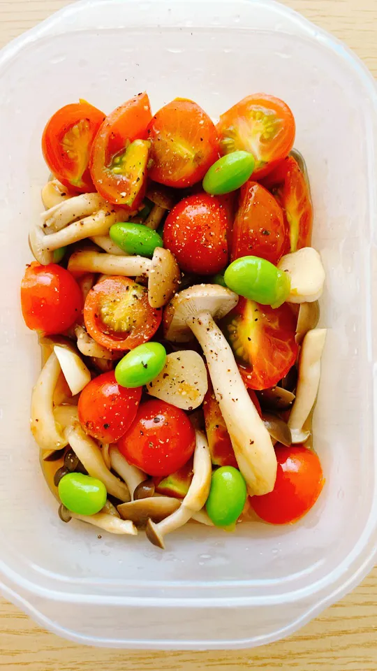 しめじとミニトマトのガーリック炒め|美羽さん