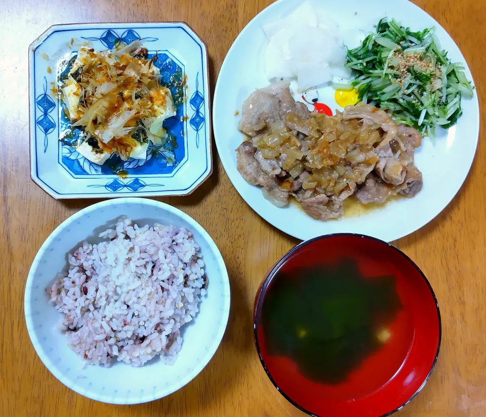 ７月１５日　豚のねぎ塩焼き　水菜のごま和え　大根のうま塩漬け　チーズ豆腐おかか　わかめスープ|いもこ。さん