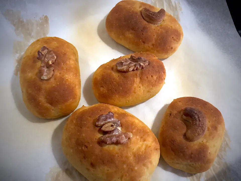 焼き過ぎました💦糖質ゼロパンにチョコin🍫|みかさん