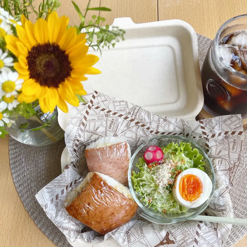 Snapdishの料理写真:7/16❤︎スパムおにぎりランチ🌱✨
・スパムおにぎり（プレーン.焼肉）
・グリーンサラダ|Makinsさん