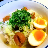 Snapdishの料理写真:梅干しでサッパリ塩肉うどん|おとさん