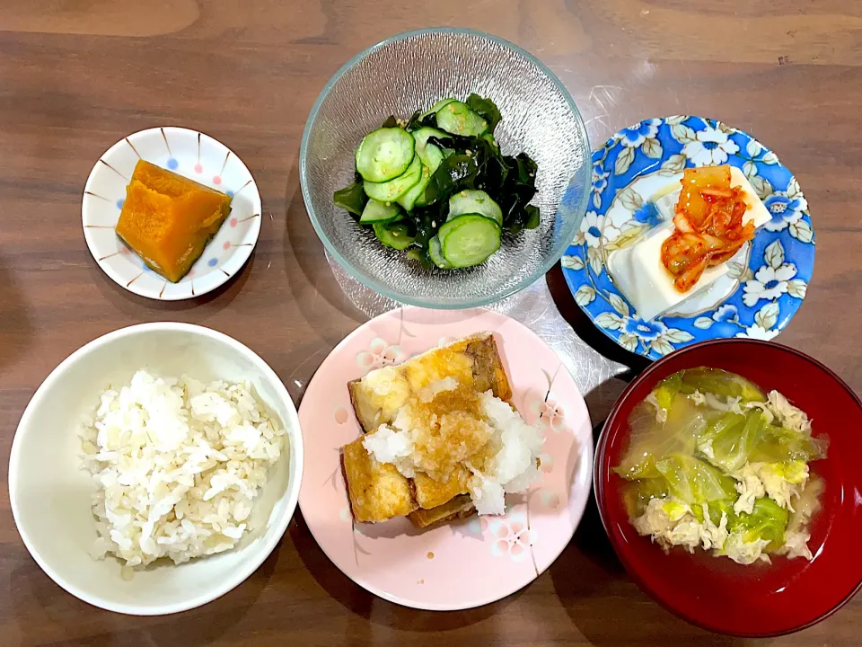 揚げ鯖のおろしポン酢　レタスと卵の中華スープ　キムチ奴　きゅうりとわかめの酢の物　かぼちゃの煮物|おさむん17さん