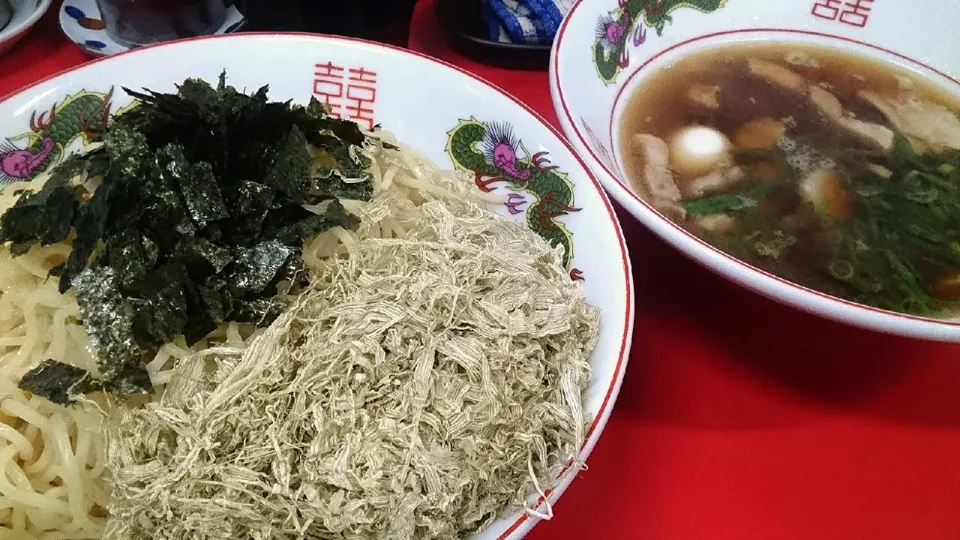 Snapdishの料理写真:【夜営業10食限定】
中華そば 竹千代
どんこんぶ水のざる中華
（麺300g、1,000円）
＋とろろ昆布（100円）
@尾久1分
（赤羽から自転車29分）
21151|大脇さん