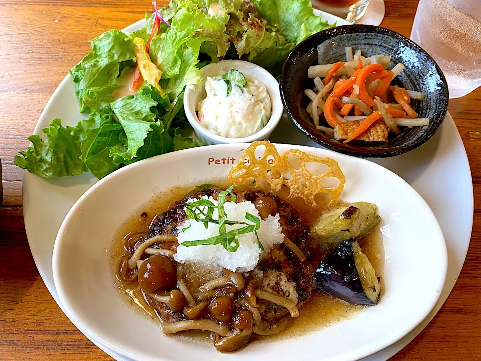 Snapdishの料理写真:今日のランチ✨　なめこおろしの和風ハンバーグ♪|yokoさん