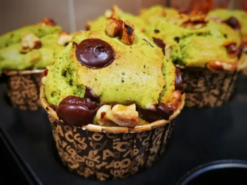 サンドラ リー's dish Matcha Muffin with Walnut and chocolate chips|サンドラ リーさん