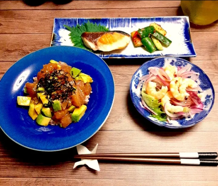 Snapdishの料理写真:マグロ　アボカド丼|nana'sさん