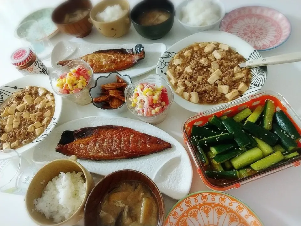 夕食(*^^*)
麻婆豆腐
サバみりん焼き
トマトとカニカマのマヨコーンサラダ
きんぴら揚げ
きゅうりの漬物
お味噌汁(ナス、油揚げ)|プリン☆さん