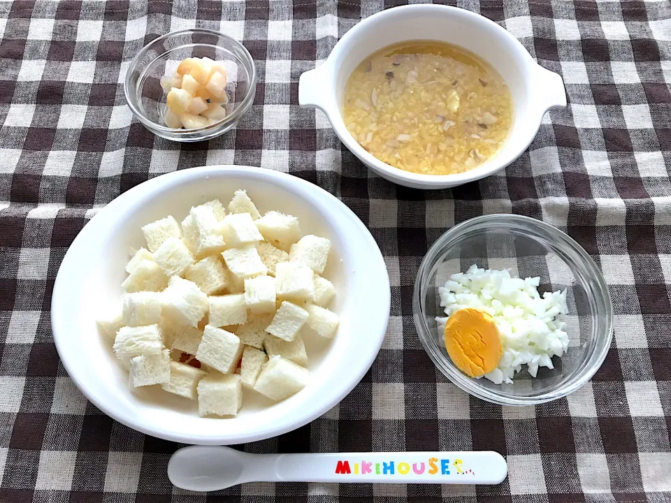 【離乳食】白菜ときのこのスープ、食パン、もも、ゆでたまご|sayaさん