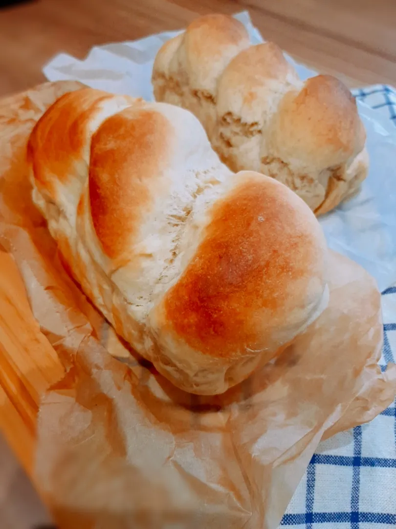 生クリーム食パン&全粒粉入り食パン|マイさん