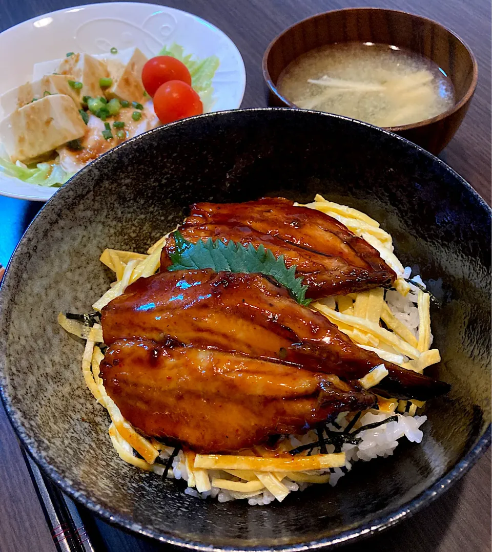 鰯の蒲焼き丼の晩ご飯|mikaさん