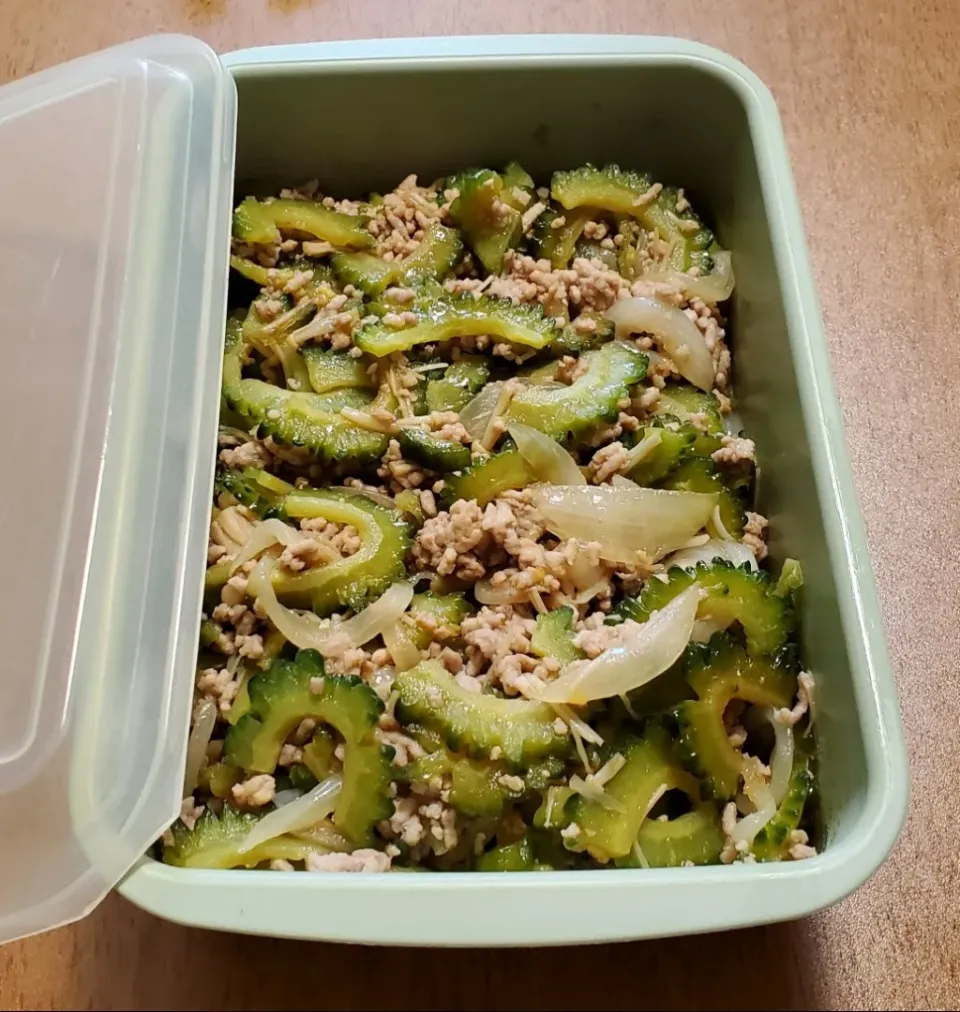 ナナの料理　豚挽き肉とゴーヤと玉ねぎとえのき茸のチャンプルー|ナナさん