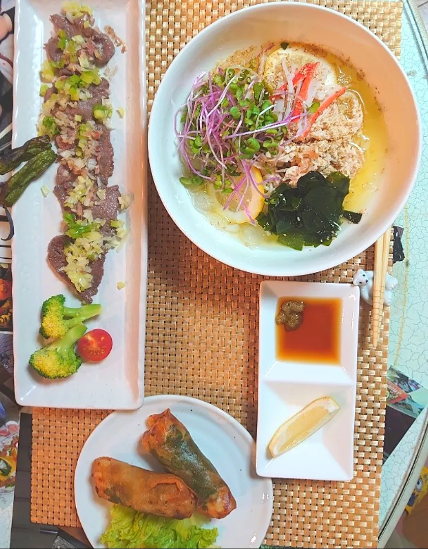 サッポロ一番の冷やし瀬戸内レモン仕立てラーメンと牛タンと春巻きで夕ご飯🍴|ポチさん