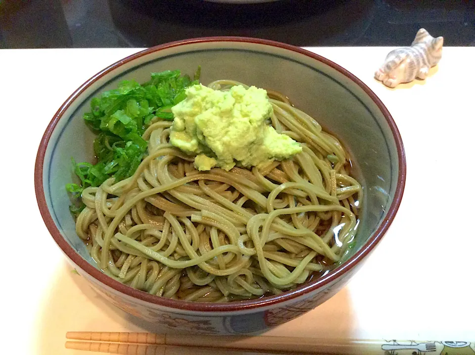 ワサビ大盛りのではないないですよ〜                            朝採り枝豆のペーストをトッピングした茶蕎麦|Takeshi  Nagakiさん