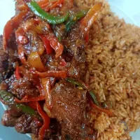 jollof rice with fried, peppered chicken|Dooshima Akadeさん