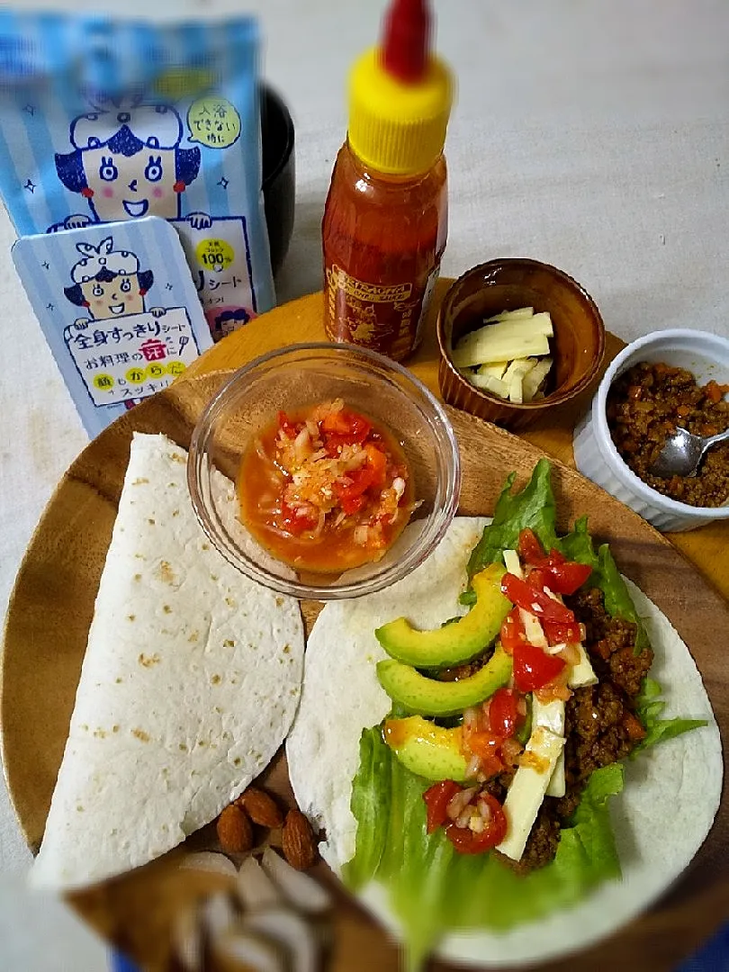 シラチャーソースでタコスミートとサルサソース🌮|setuさん