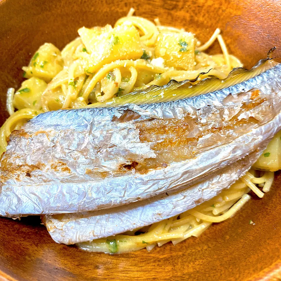 Snapdishの料理写真:太刀魚の塩焼きとジェノベーゼパスタ|makikoさん