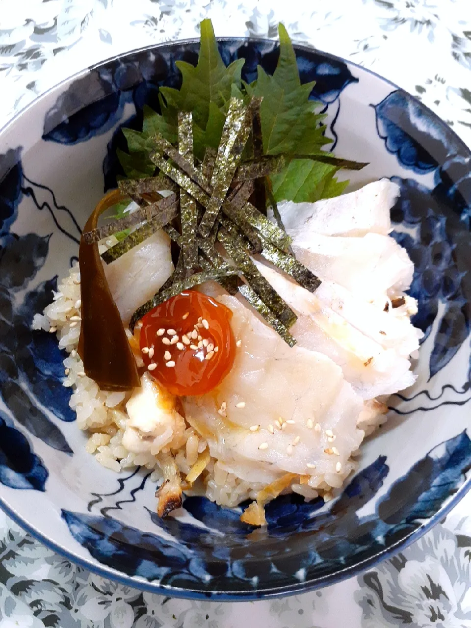 🔷日曜日のランチは鯛飯に🐟真河豚昆布じめ🐣玉子の醤油漬け丼🍚🔷20210718|@きなこさん