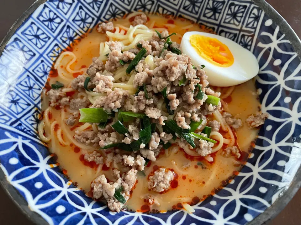 あまりの酷暑ゆえ、冷やし坦々麺を作ってみました。温かいのと比べてスープのコクは感じられなくなりますが、食欲減退期にはもってこいです。|sniper66さん