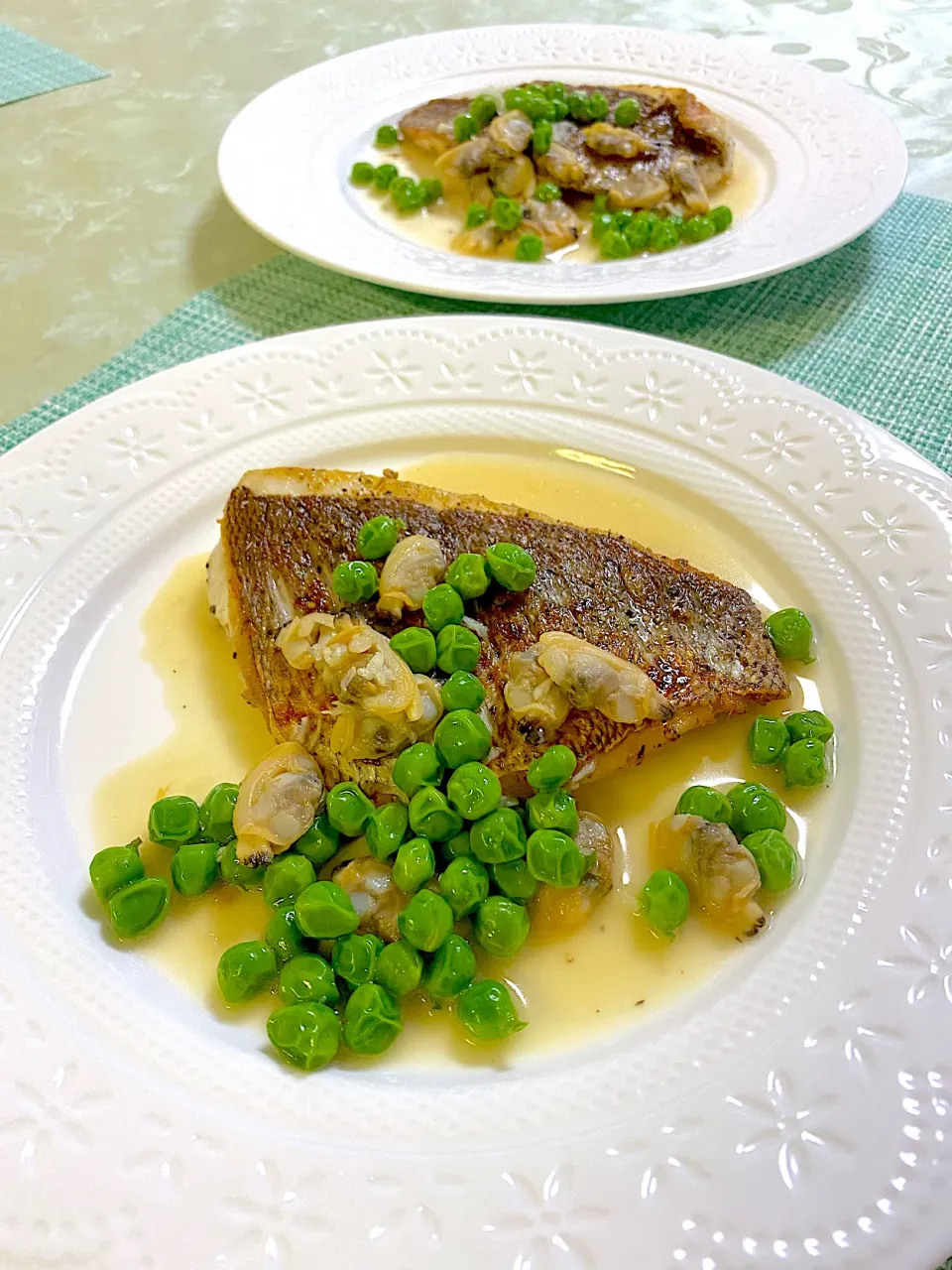 鯛のソテー🐟あさりとグリンピースソース|ぽっちさん