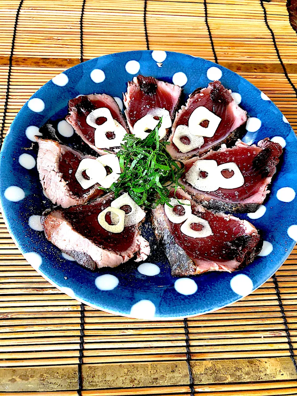 シンプルにお塩で鰹のたたき🐟私のおやつでした🎐|💍ごはん🍚さん