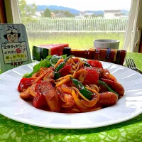 Snapdishの料理写真:生トマトでナポリタン🍅ケイジャンソースでピリ辛スパイシーなパスタ🍝