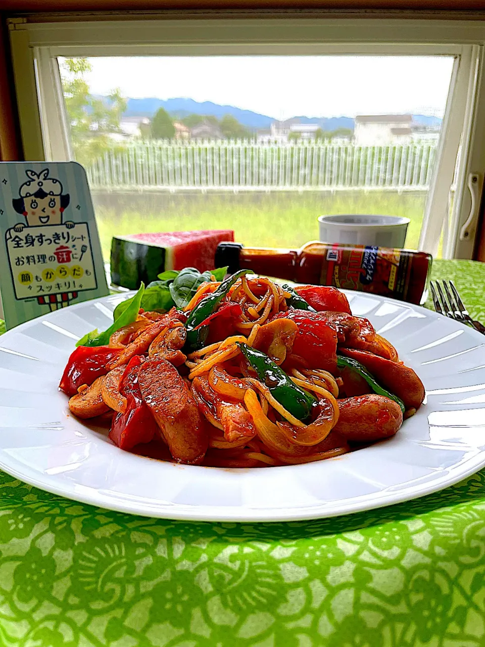 生トマトでナポリタン🍅ケイジャンソースでピリ辛スパイシーなパスタ🍝|サミカさん