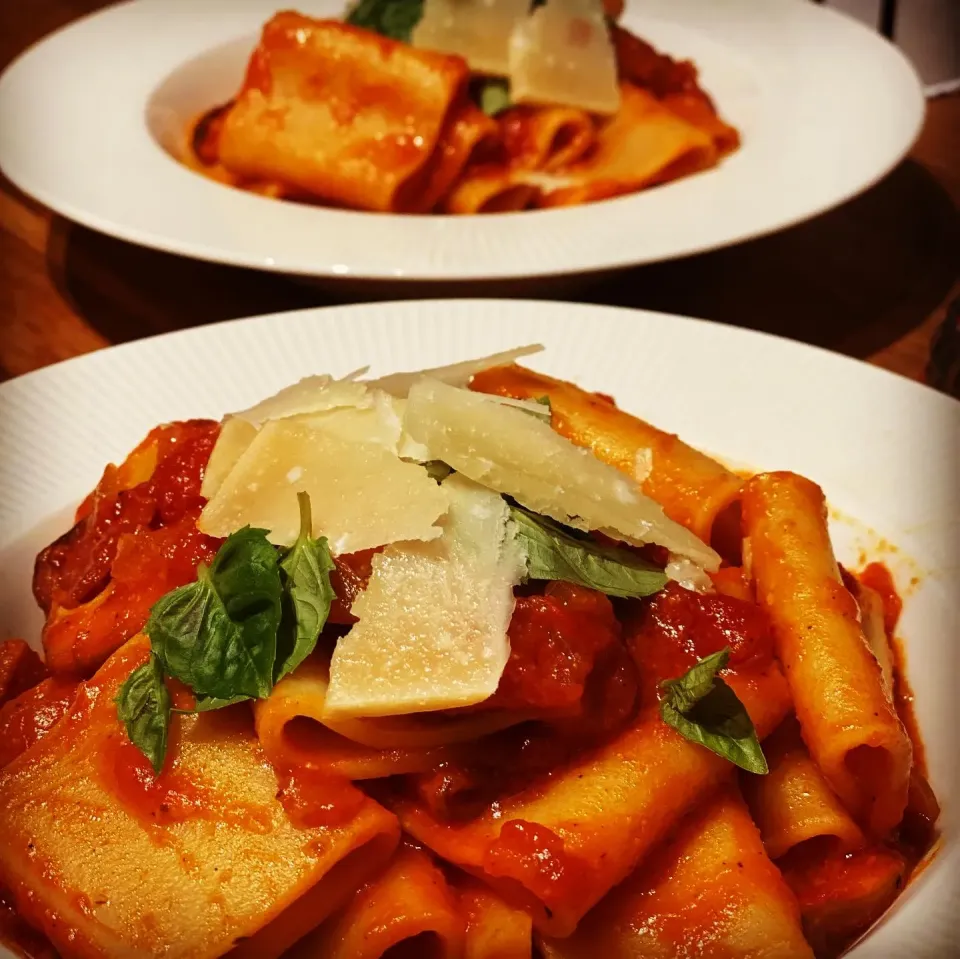 Snapdishの料理写真:Spicy Arrabbiata Sauce with Chorizo, Mushrooms, Fresh Basil 
With Rigatoni Pasta 
#tomatosauce 
#spicy #chorizo 
#pasta #Italian
#chefemanuel 
#ilovecooking|Emanuel Hayashiさん