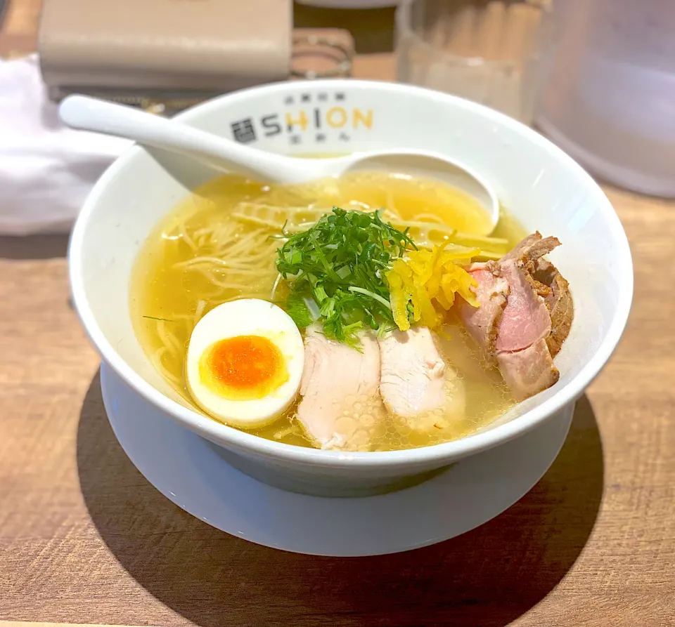 Snapdishの料理写真:ゆず塩ラーメン|mi-chanさん