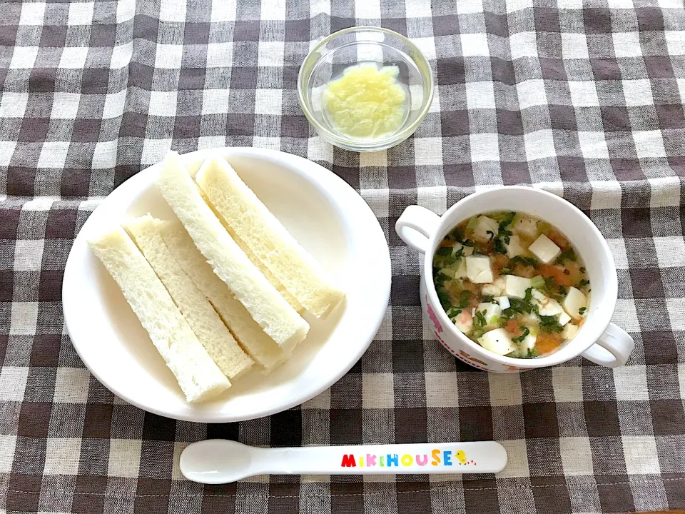 【離乳食】豆腐とトマトのスープ、食パン、キウイ|sayaさん