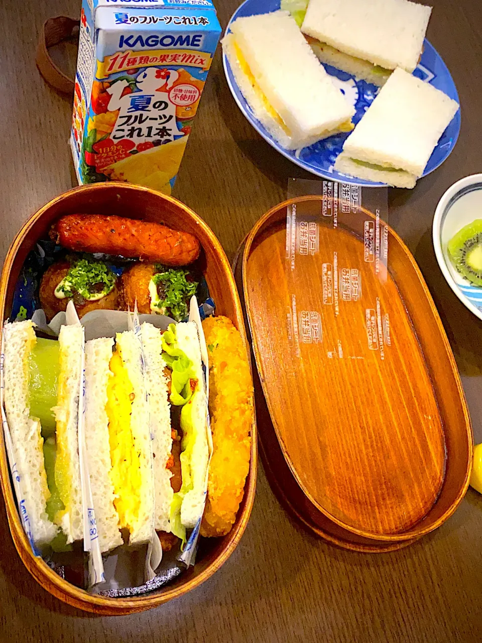 お弁当🍱　スパイシーチョリソーソテー　たこ焼き　ソースマヨ青海苔　ハッシュドポテト　バター醤油シーズニング　フライドチキンサンド　オーロラ辛ソース　クリスピーチキンシーズニング　卵サンド　ピスタチオスプレッドとキウイのサンド|ch＊K*∀o(^^*)♪さん