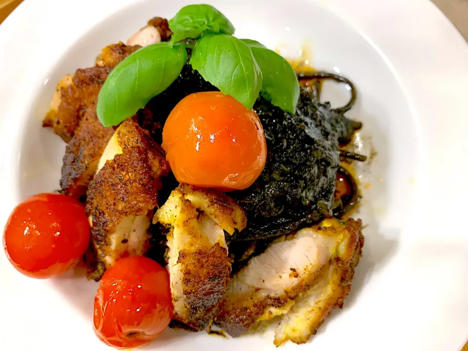 Squid ink pasta with chicken thigh |Rjさん