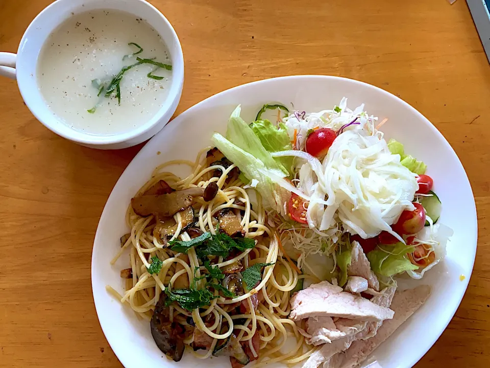 Snapdishの料理写真:冷たいパスタ＆豆乳スープ✨|「蘭」さん