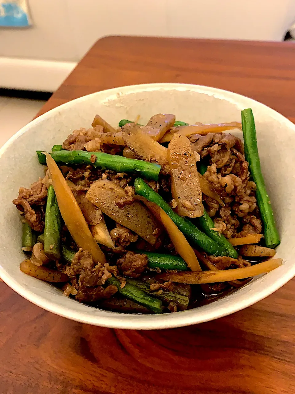 Snapdishの料理写真:牛肉とゴボウと蒟蒻の煮物😋ちょと長かった😅|ぽんぽんさん