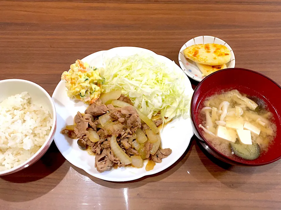 豚の生姜焼き　ポテトサラダ　豆腐ときのこの味噌汁　笹かま|おさむん17さん