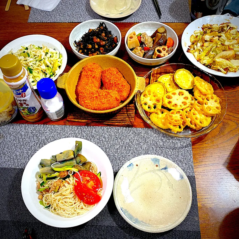 カニクリームコロッケ、芋天、蓮根天、ひじきと大豆の煮物、里芋煮、キャベツと胡瓜のゴマポンサラダ、お昼のサラダ素麺の残り|yakinasuさん