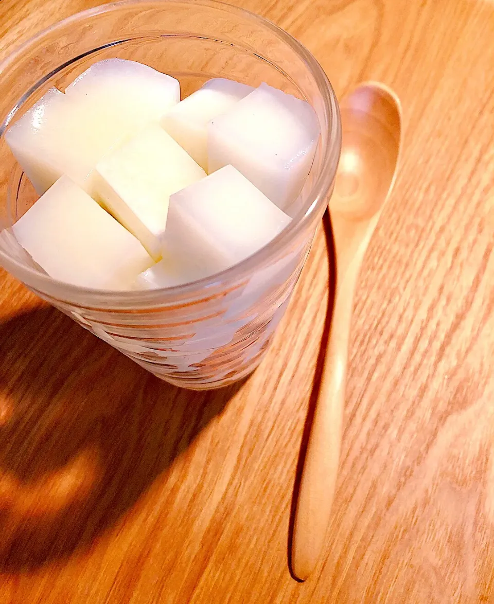 今朝は作り置きしてた牛乳寒天🥛砂糖、バニラエッセンスも入れ、このままで十分旨し😄🐮|海斗さん